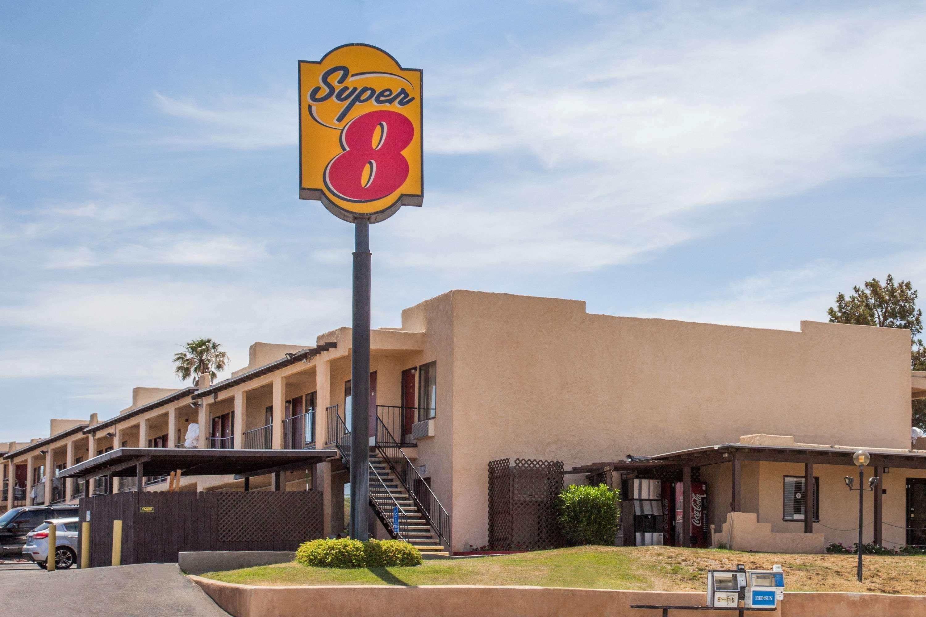 Super 8 By Wyndham Barstow Hotell Exteriör bild