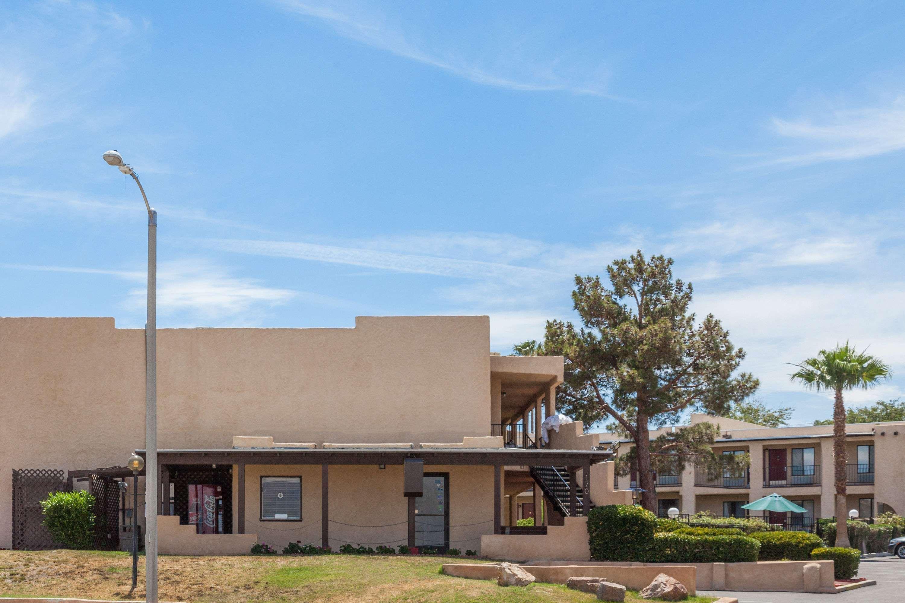 Super 8 By Wyndham Barstow Hotell Exteriör bild