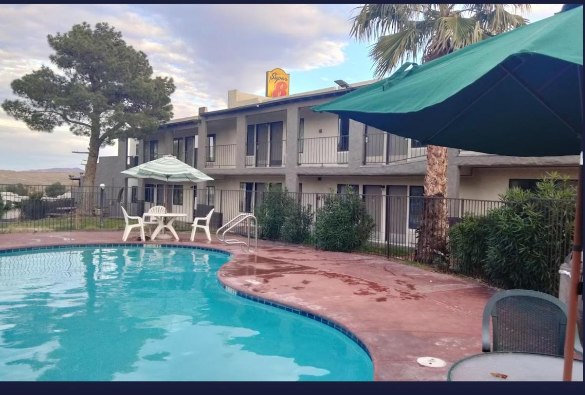 Super 8 By Wyndham Barstow Hotell Exteriör bild
